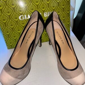 Gianni Bini Black and Cream Heels